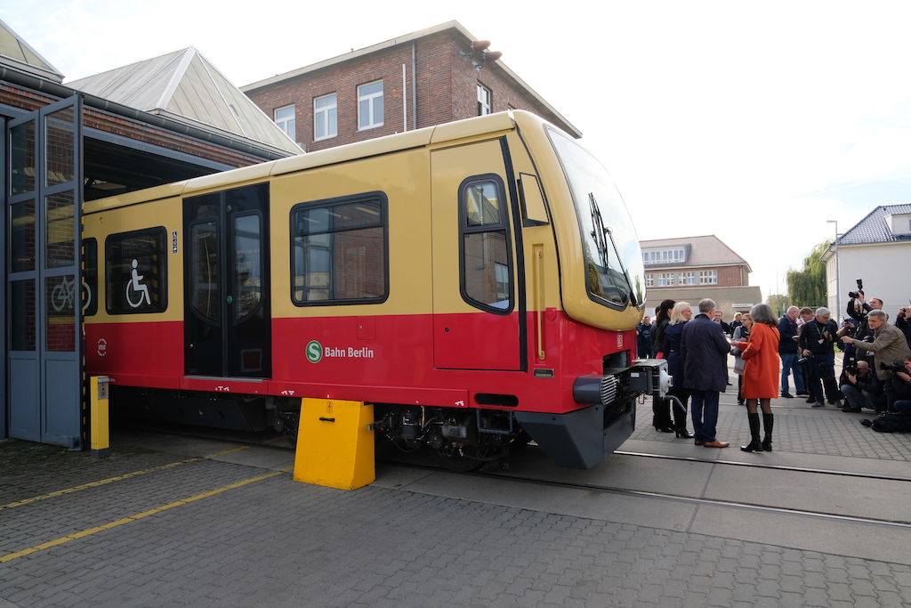 SBahn Berlin präsentiert modernisierte Baureihe 481